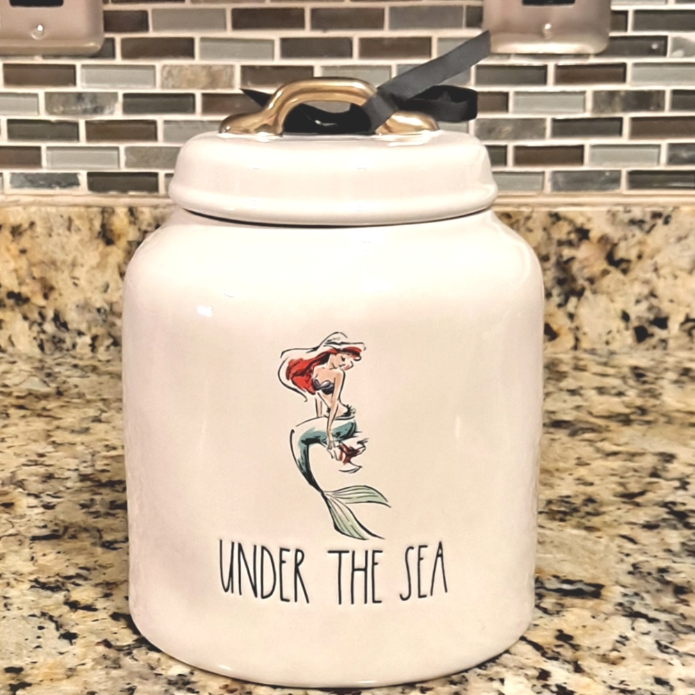 🧜‍♀️Disney "Under The Sea" Beautiful Princess Ariel Canister With Gold Tone Lid